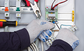 Spain-Badajoz: Repair and maintenance services of electrical building installations